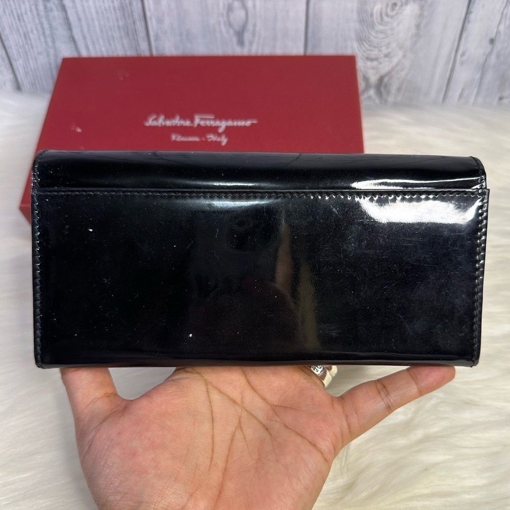 SALVATORE FERRAGAMO continental zip wallet in black - Picture 4 of 16